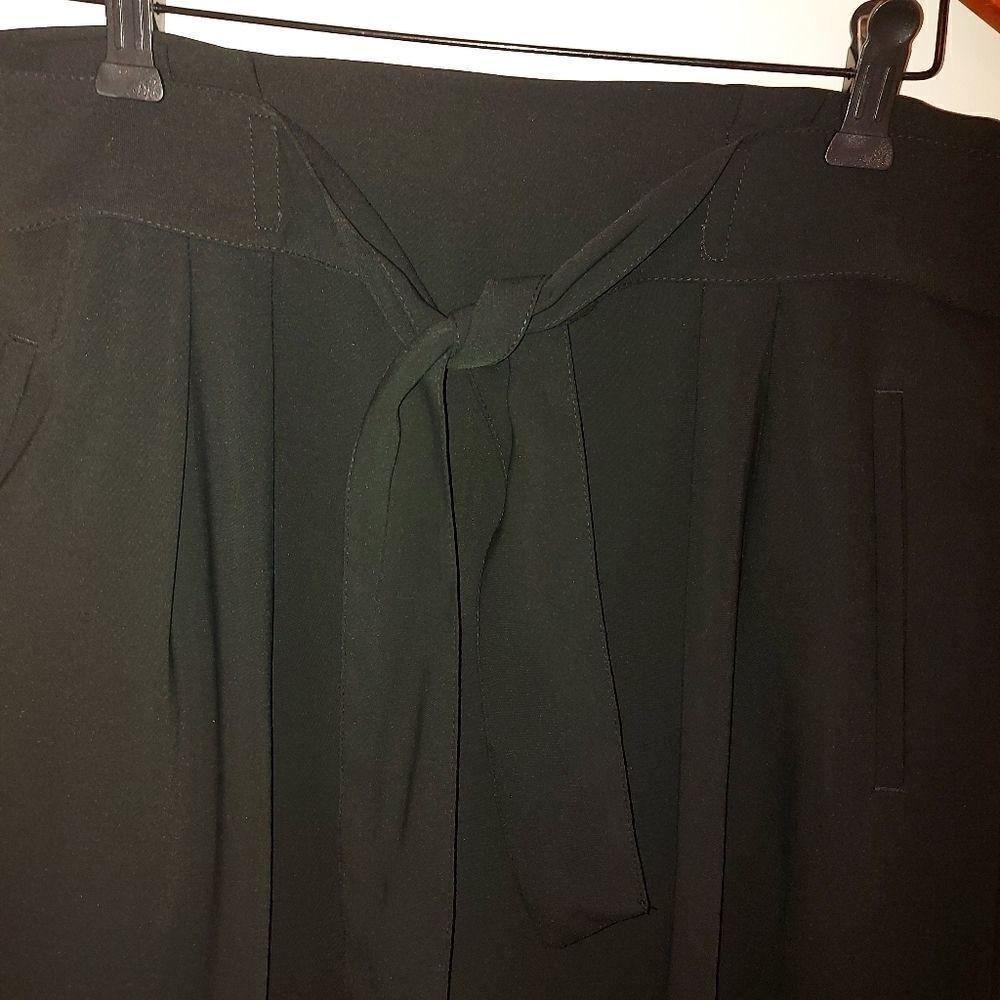 H&M black skirt - Picture 2 of 7